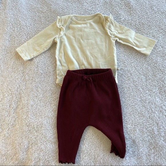 Old Navy Ribbed Set & Gap Bodysuit Bundle - Picture 2 of 6